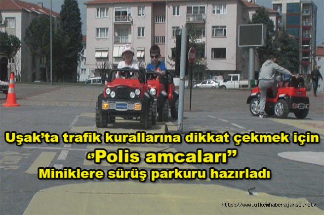 Uşak’ta trafik kurallarına dikkat çekmek için polis amcaları minik öğrencilere sürüş parkuru hazırladı