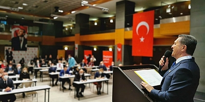 Türkiye Değişim Partisi (TDP) Genel Başkanı Mustafa Sarıgül, parti kurucuları ile bir araya geldi. 