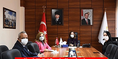 Uşak Valisi Funda Kocabıyık; ’Vergi haftasında defterdarlığı ziyaret etti.