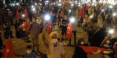 Uşaklılar 15 Temmuz Şehitleri için Şehitler meydanında buluştu